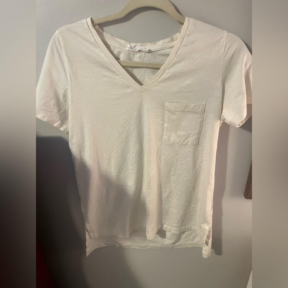 Women’s V neck tee size M